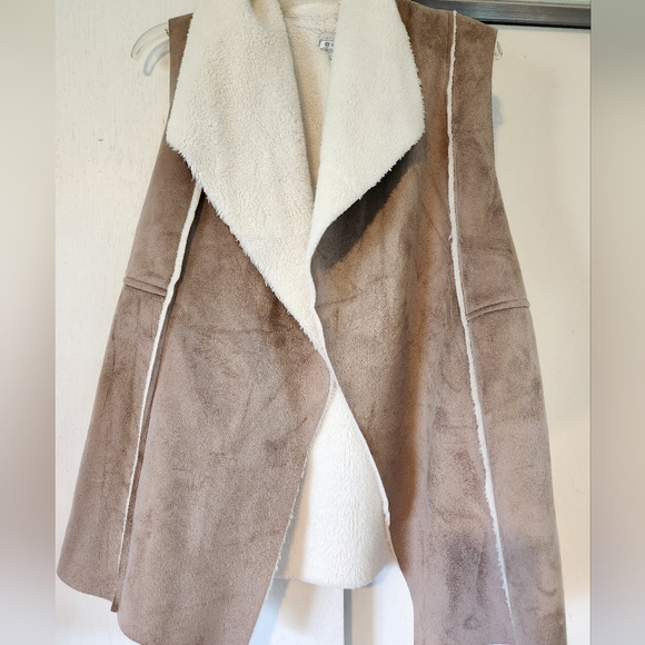 Faux Sude & Faux Fur Vest - Picture 1 of 4